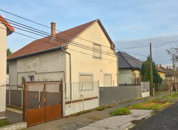 Eladó családi ház, Budapest, XVI. kerület 6 szoba 160 m² 138 M Ft