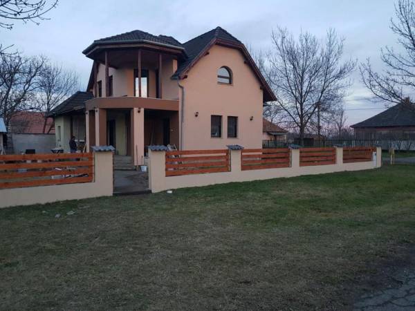 eladó családi ház, Újsolt